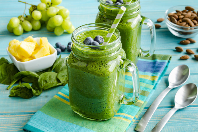 HOW TO MAKE A GREENS SMOOTHIE