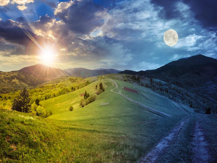 IS IT HEALTHIER TO SLEEP AT NIGHT OR DAY?