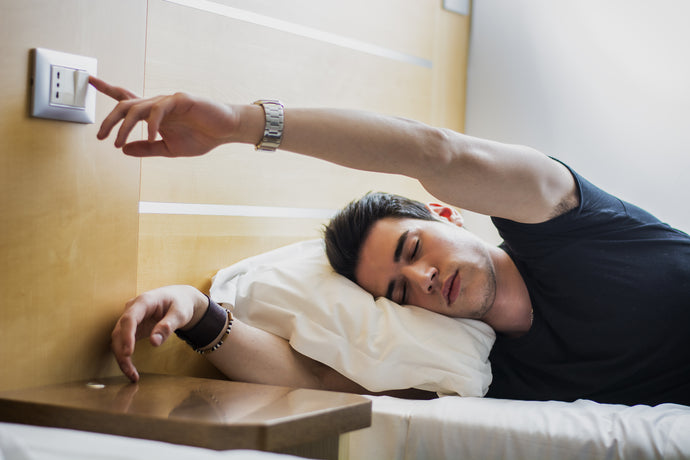 WHAT IS LIGHT SLEEP AND DEEP SLEEP? YOUR SLEEP STAGES EXPLAINED…